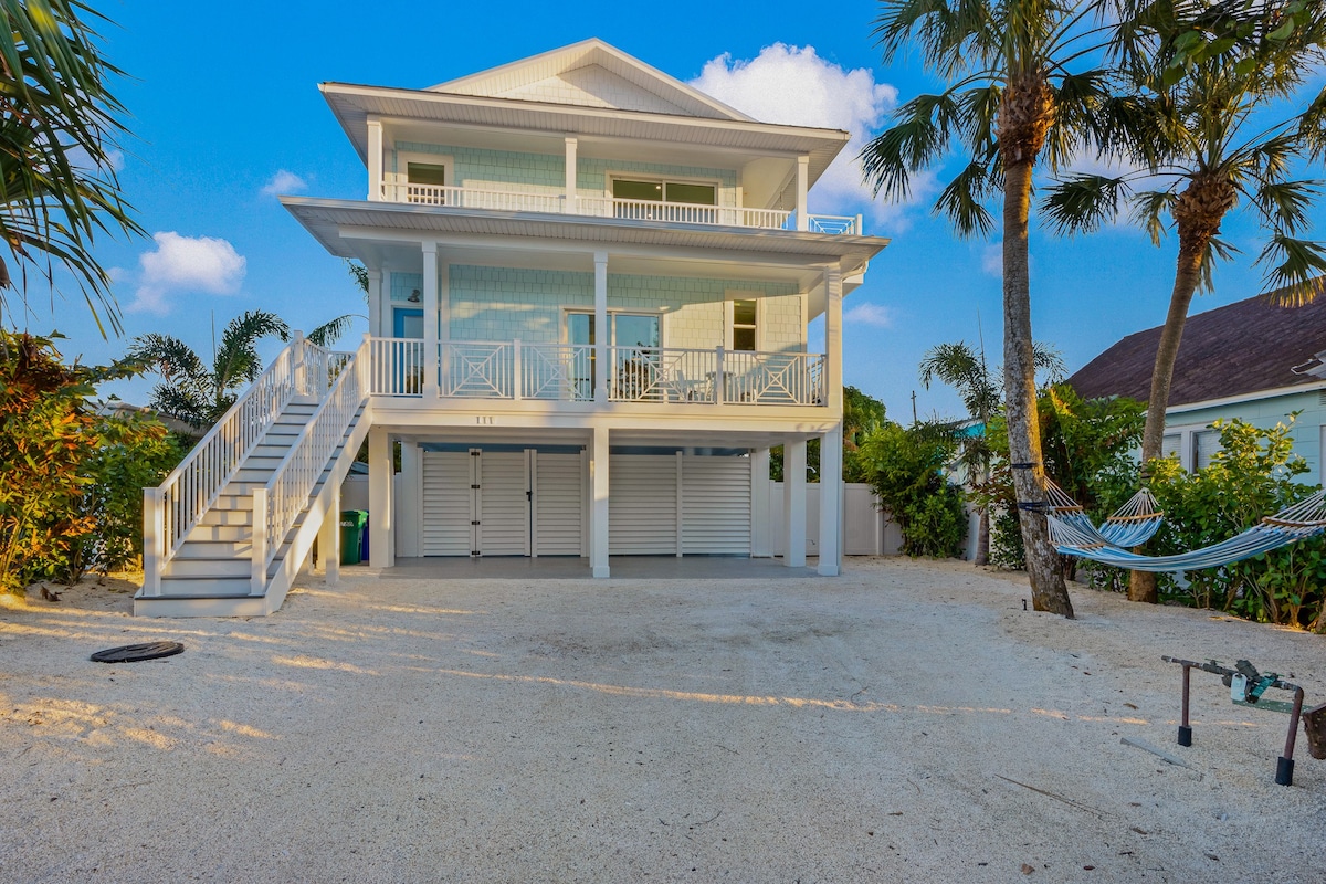 Beachview Retreat: Steps to the beach, Gulf views