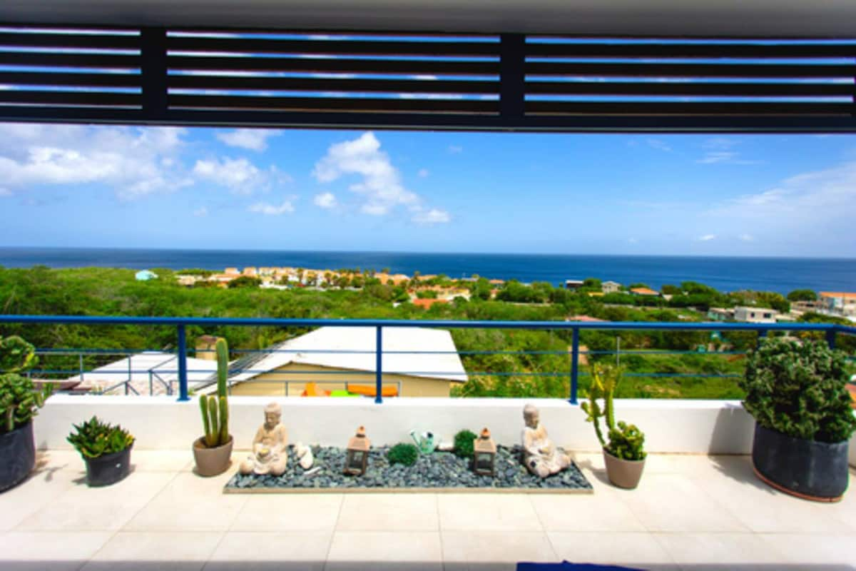 Caribbean Getaway: Tropical 1BR Westpunt Beach APT