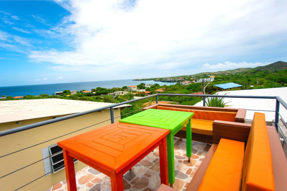 Tropical Oasis! Caribbean Stay in Westpunt 3BR Apt