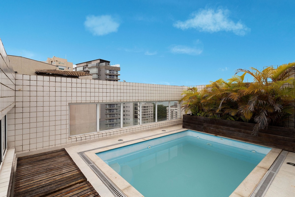 Triplex with rooftop pool in Guarujá