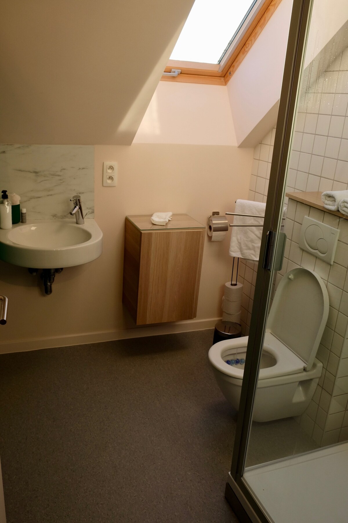 Halledet-Apartment-Superior-Private Bathroom-Garde