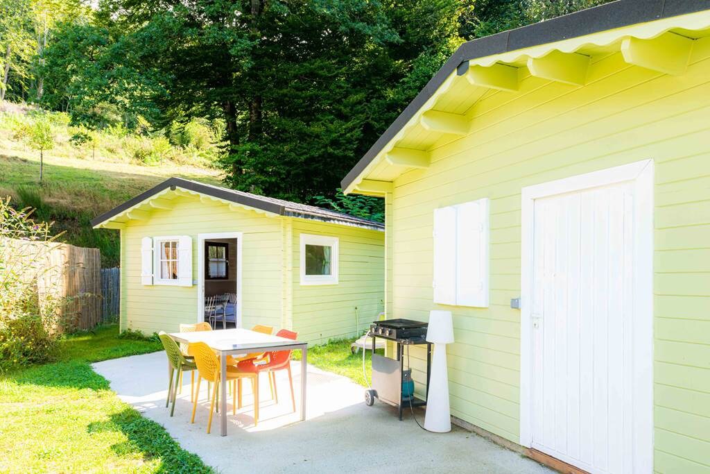 Cabanes dans la forêt, 2 salle d'eau, cuisine, jardin 5 pers