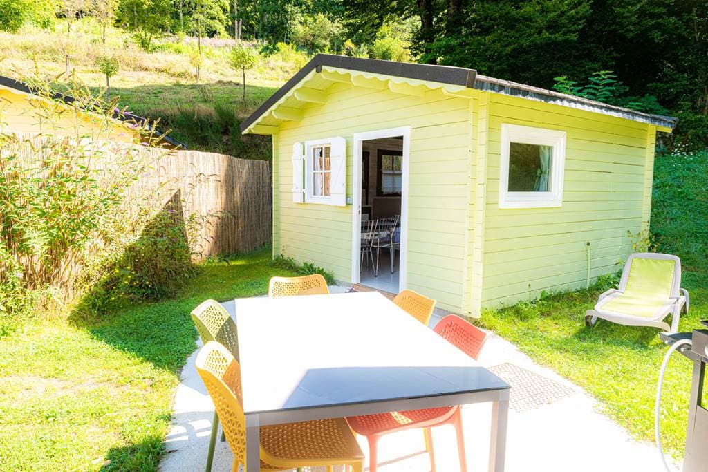 Cabanes dans la forêt, 2 salle d'eau, cuisine, jardin 5 pers