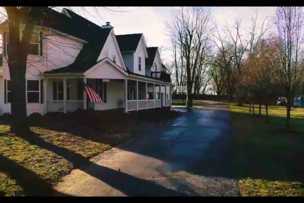 Greenwood Mansion-Country Living