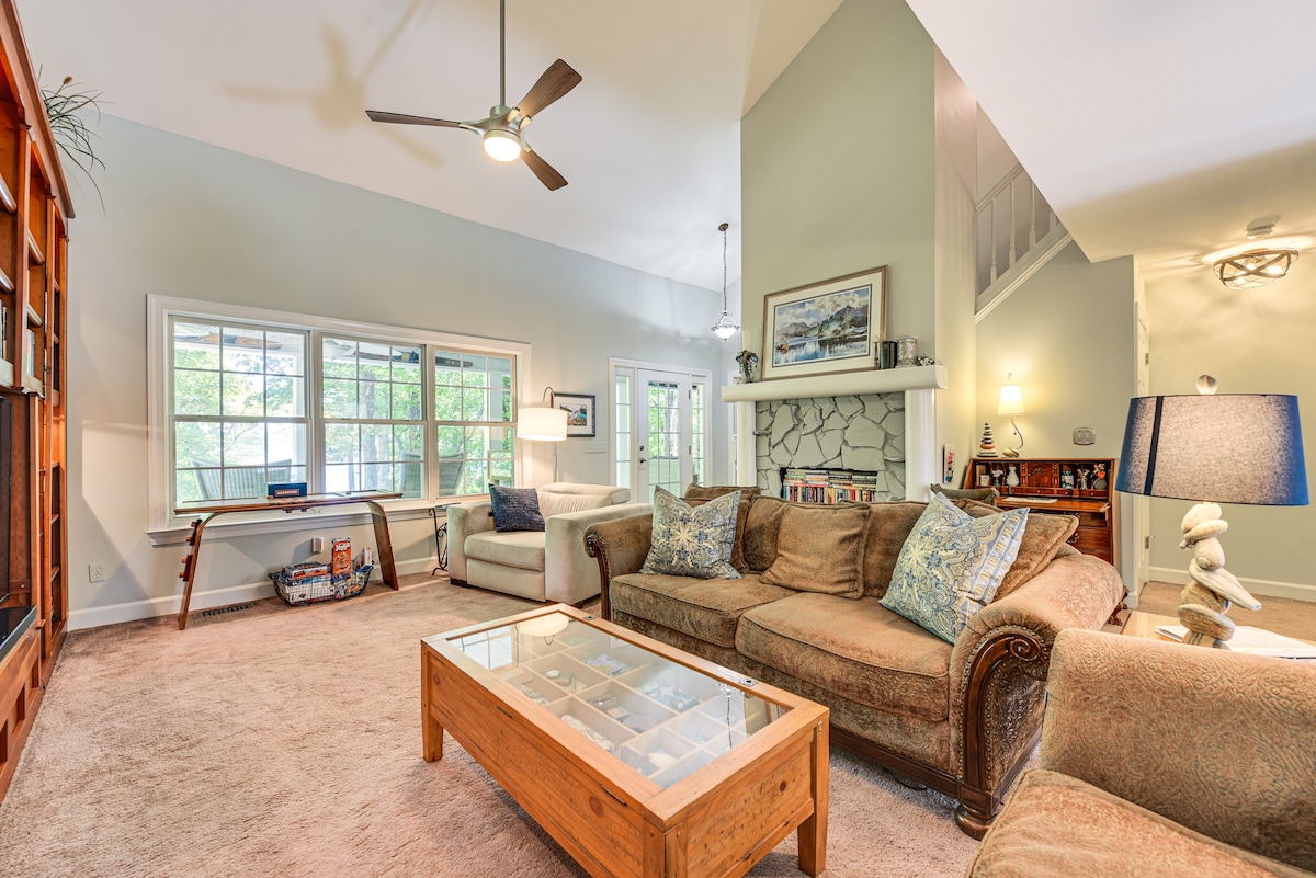 Spacious Home w/ Deck on Shores of Lake Wylie