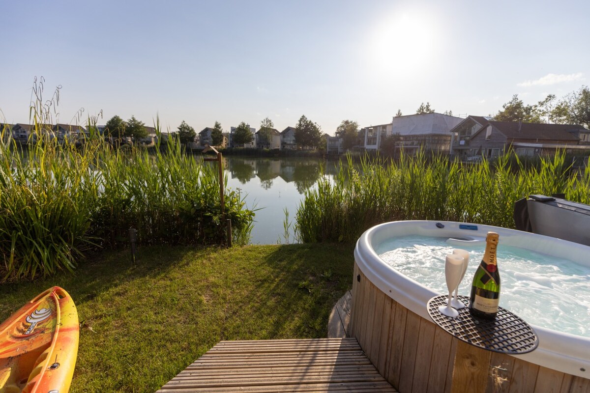 House Martin Island - HM15 - Hot Tub Lakeside Spa