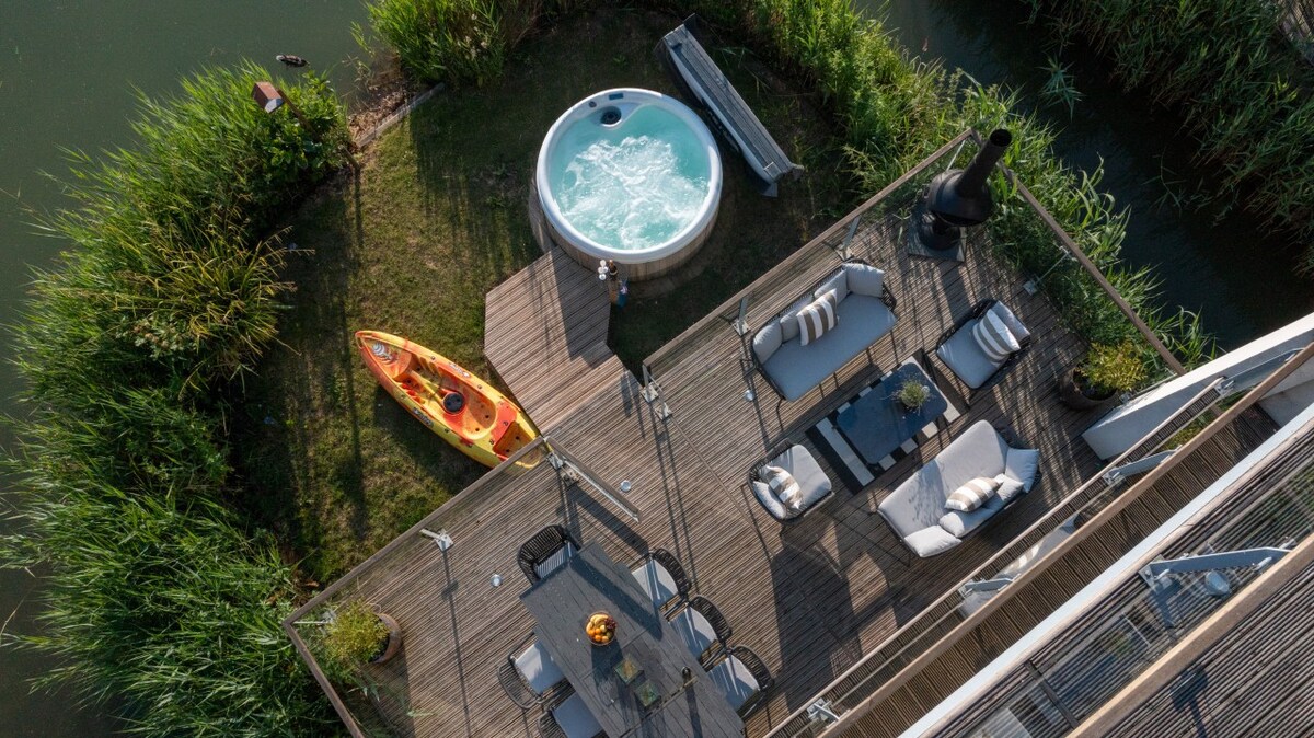 House Martin Island - HM15 - Hot Tub Lakeside Spa