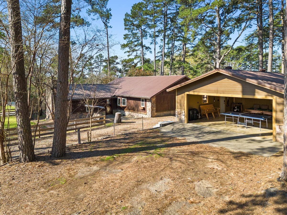 “The Place 2B”Sleeps 8-Gameroom-Hottub-Fireplace