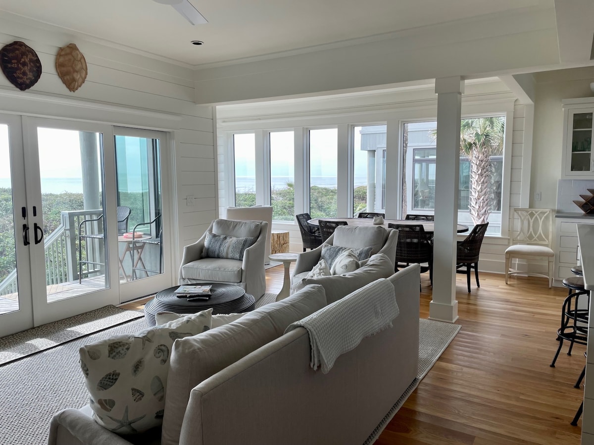 Incredible, completely renovated oceanfront villa