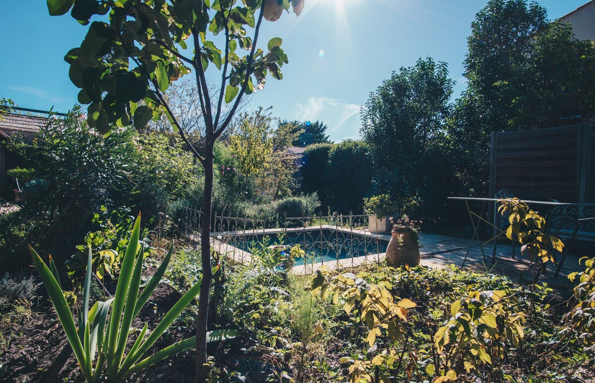 带花园和泳池的迷人阁楼理想位置