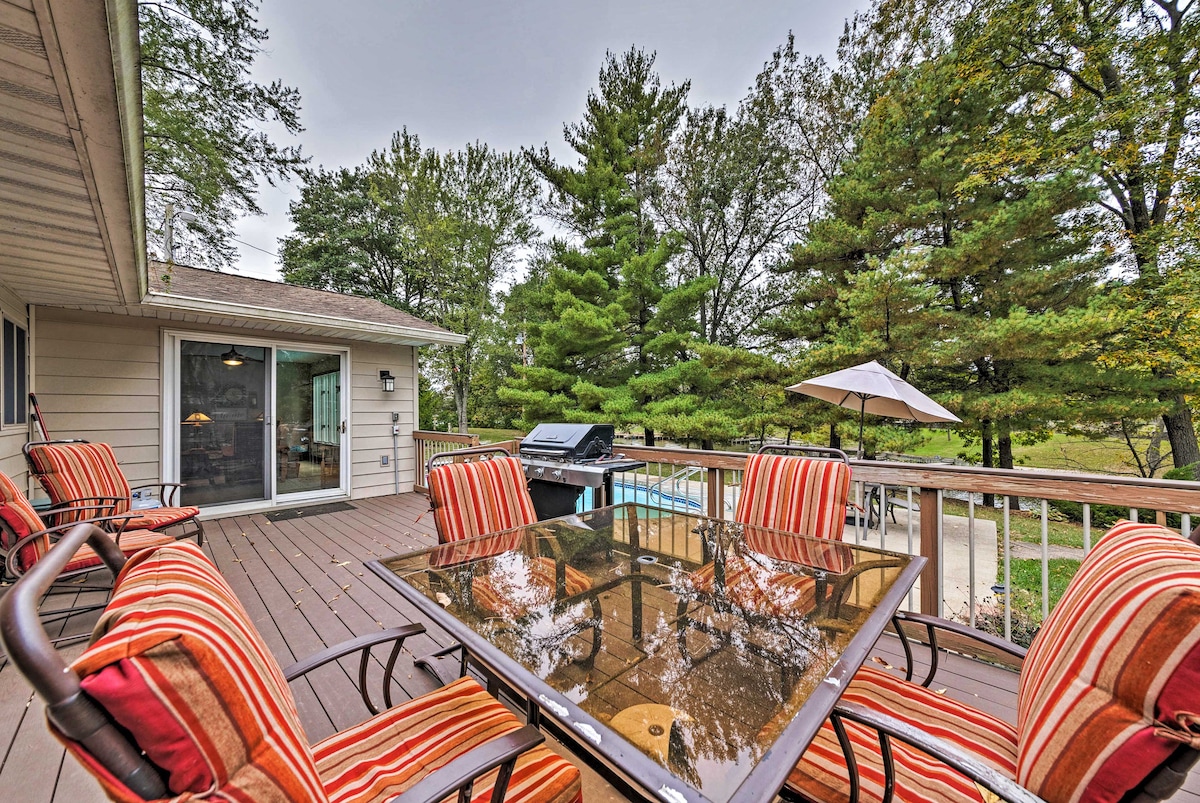 Family Home w/ Deck on Lake Sara: Pets are Welcome