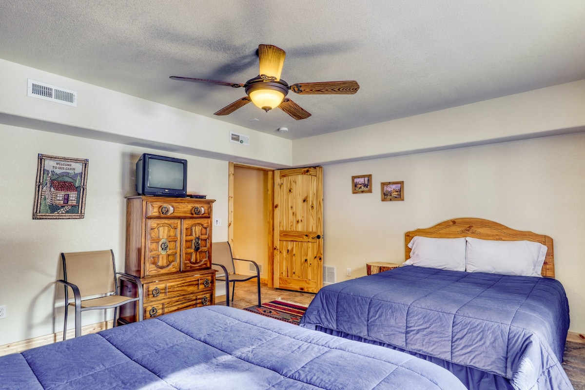 Cute 1BR | Deck | Walk to Lift | Snowbird-Friendly