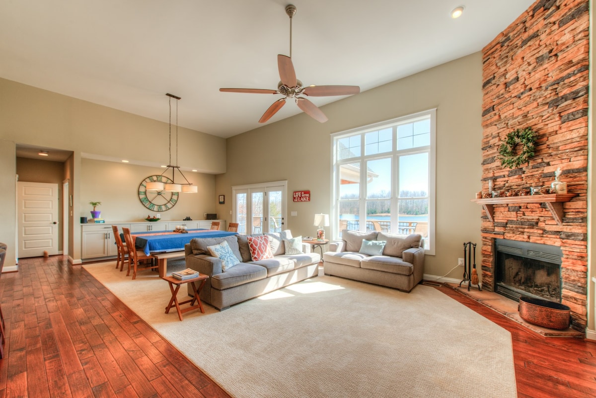 Splendid 6BR Lakefront Dog Friendly | Dock