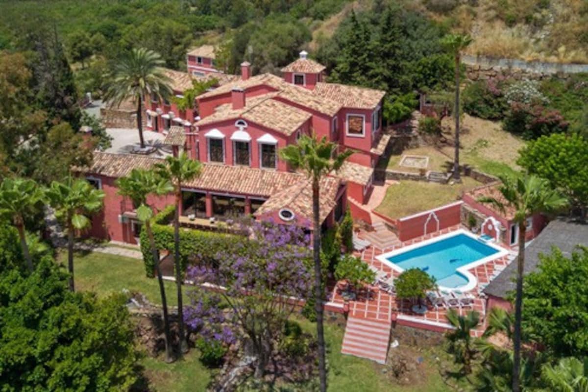 Luxurious Valley Villa in La Quinta