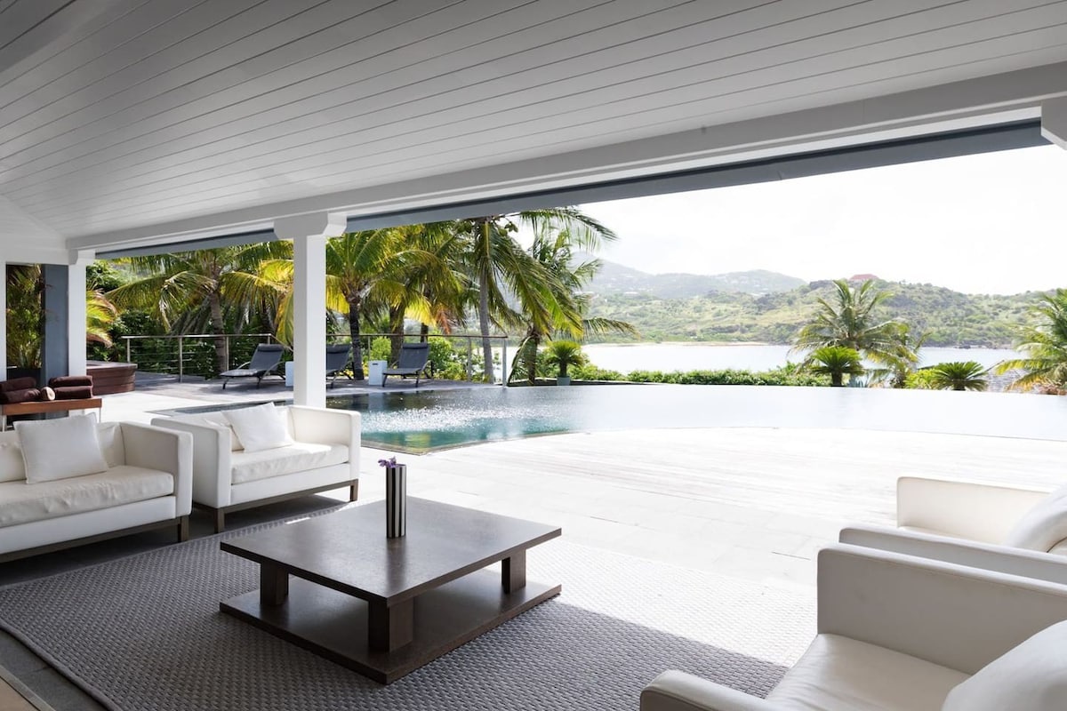 Stellar Luxurious Villa With Breathtaking Views