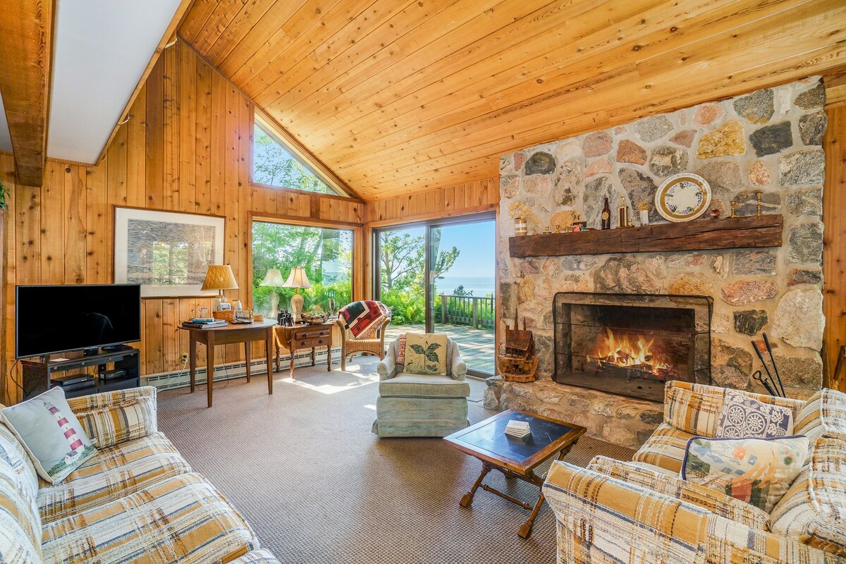 Rustic 4BR Lakeview | Fireplace | Deck | W/D