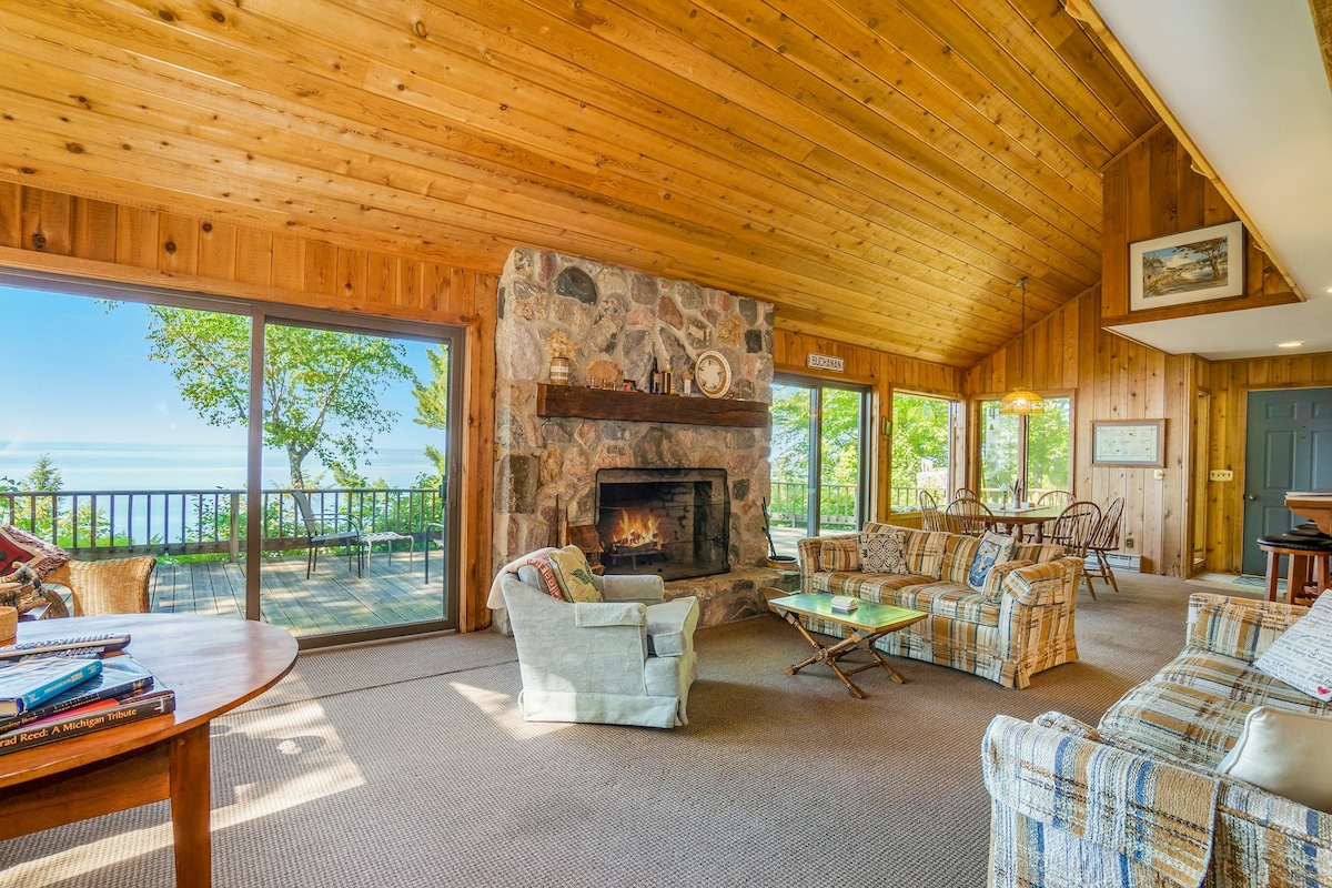 Rustic 4BR Lakeview | Fireplace | Deck | W/D