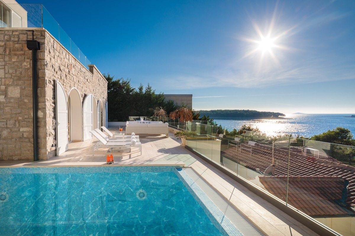 Luxury Seafront Villa Primosten Glamour with pool