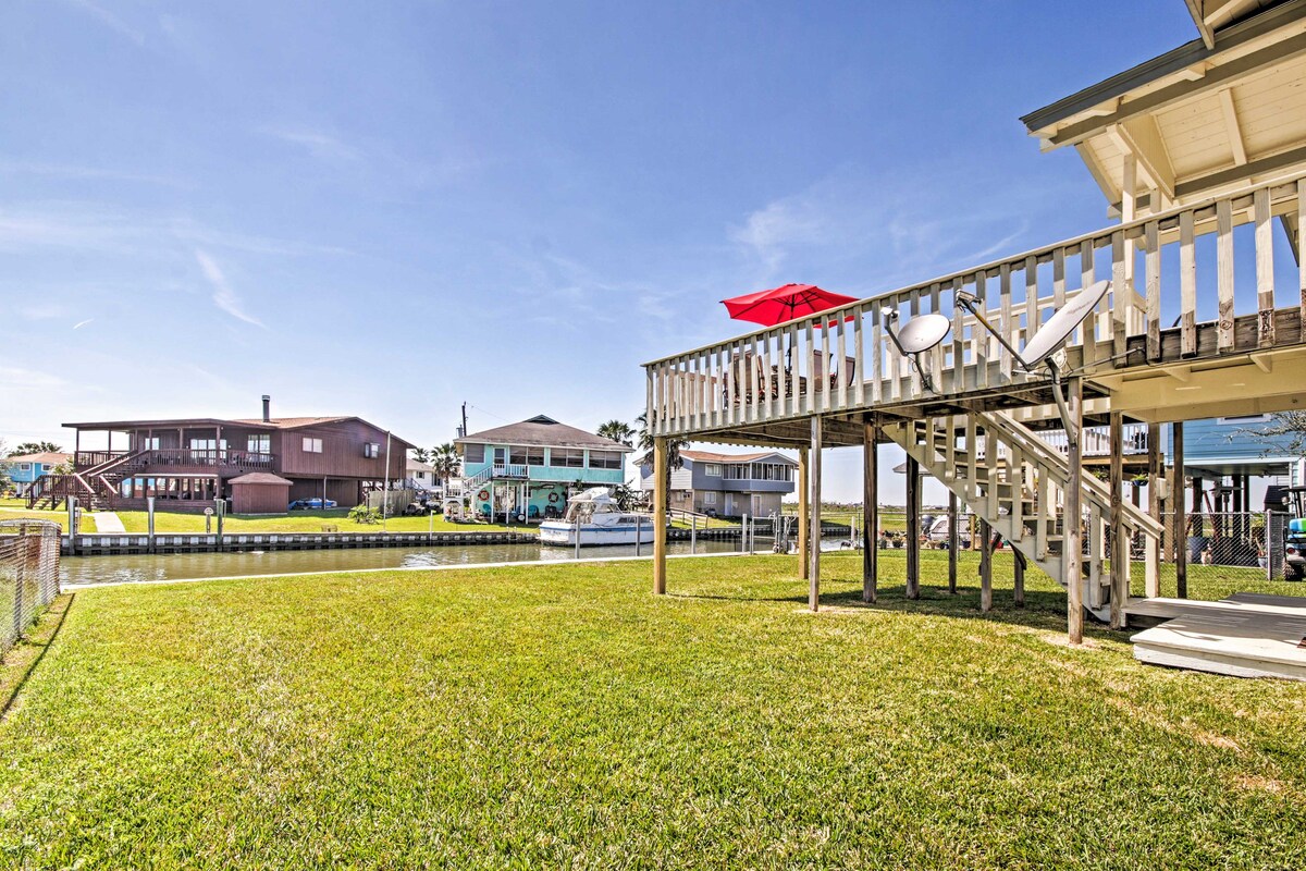 Waterfront Haven w/ Grill - 9 Mi to Surfside Beach