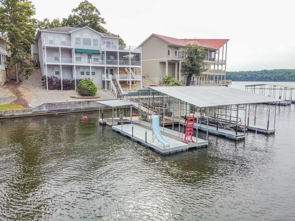 Lakefront house w/great dock!