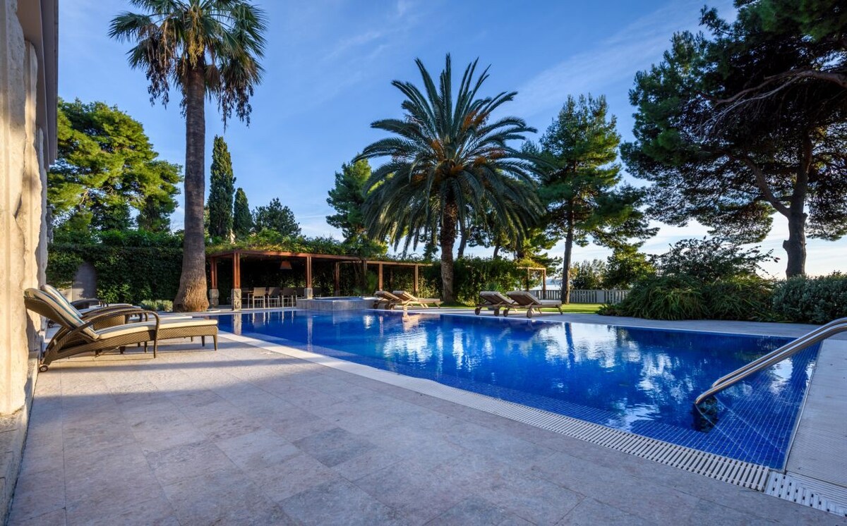 Luxury Seafront Villa Castello Split with pool