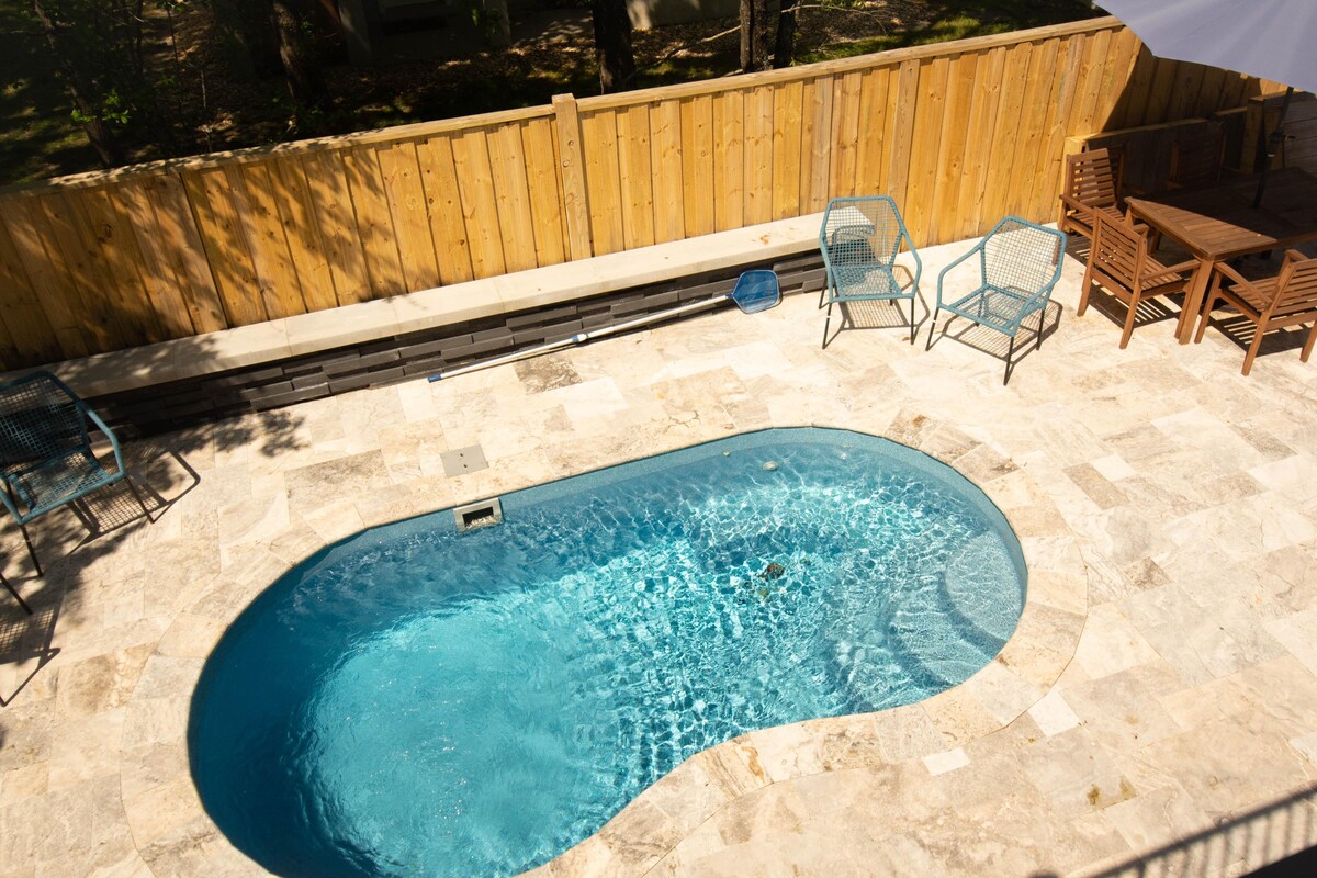 华丽的Santosha -私人泳池、热水浴缸和步行距离
