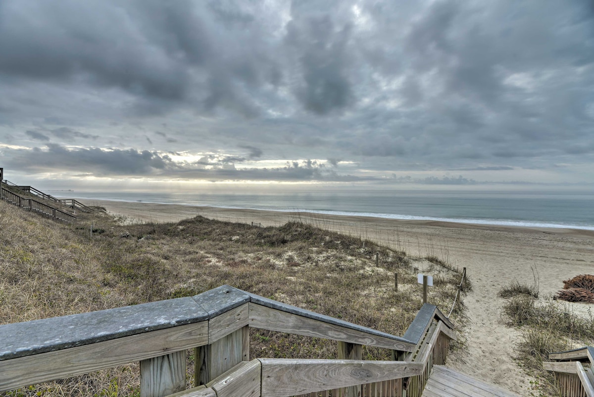 Bright Emerald Isle Condo w/ Private Beach Access!