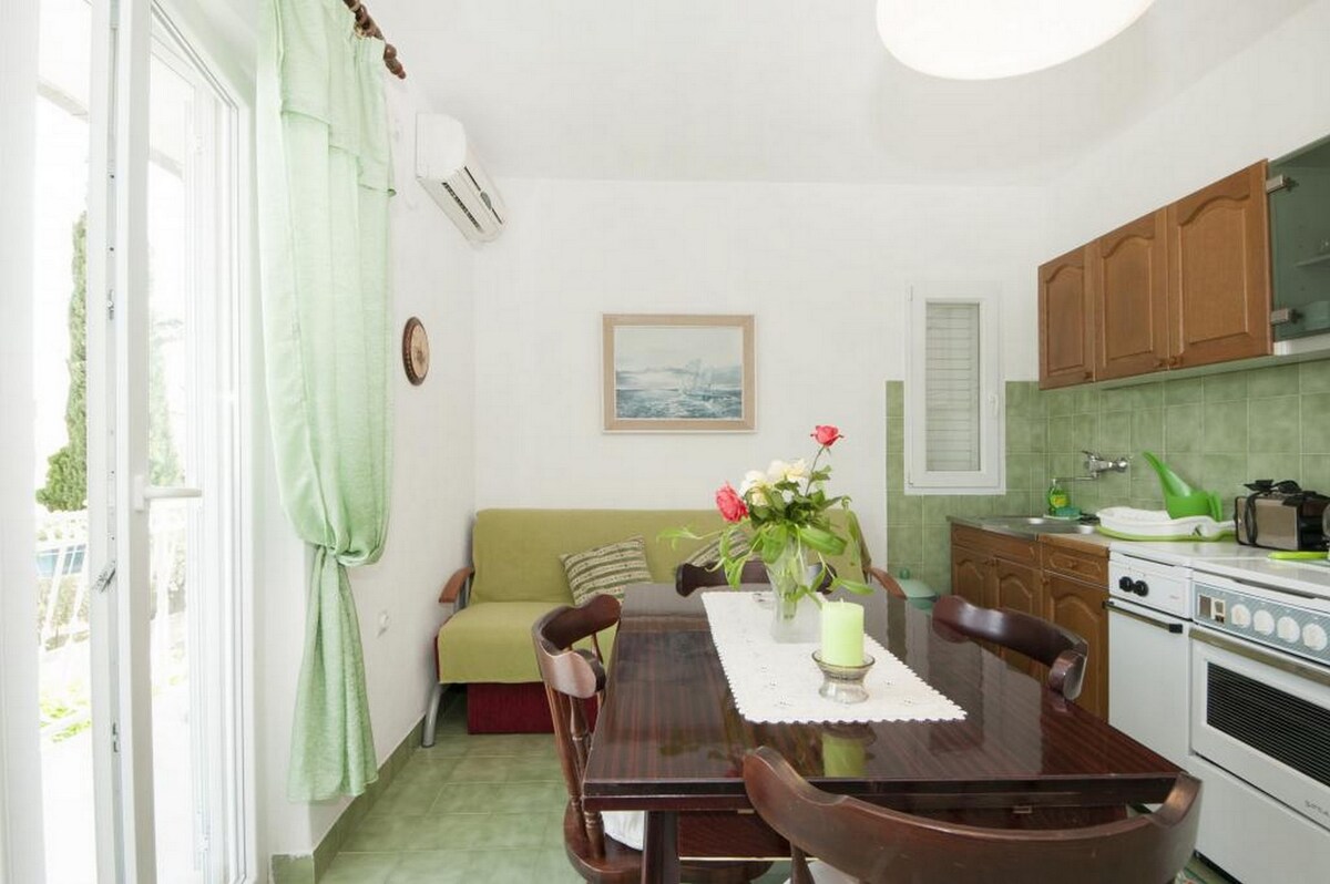Apartments Fortuna - One Bedroom Apartment with Balcony (Green)