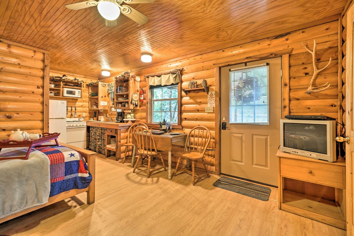 带甲板的舒适戴维斯小屋-坐落在Honey Creek旁！