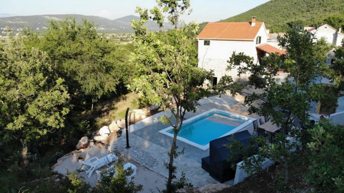 Holiday home Jadrić - Holiday home with Pool