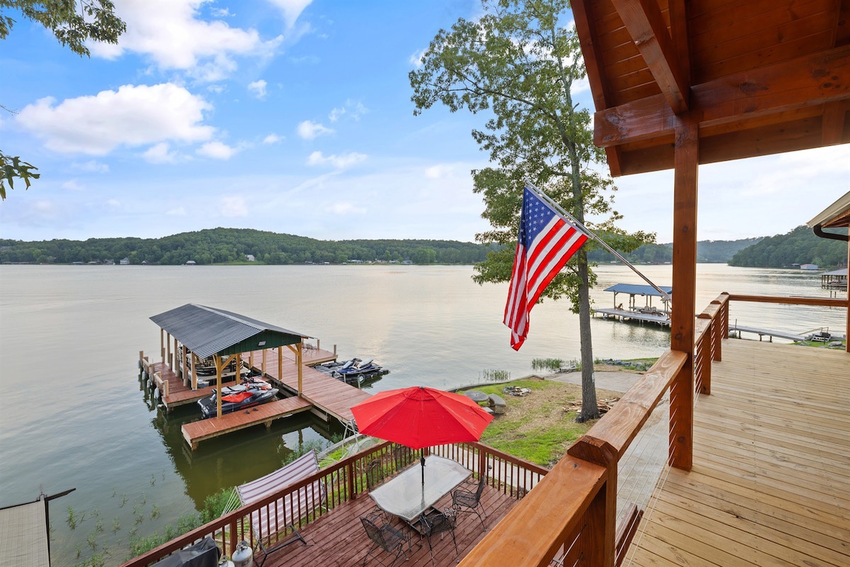 Beautiful New Log Cabin, on the Water, Boat Rental