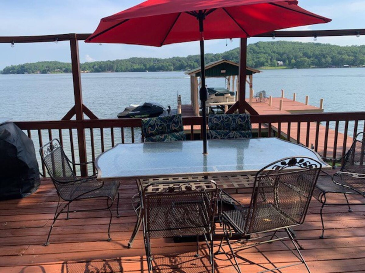 Beautiful New Log Cabin, on the Water, Boat Rental