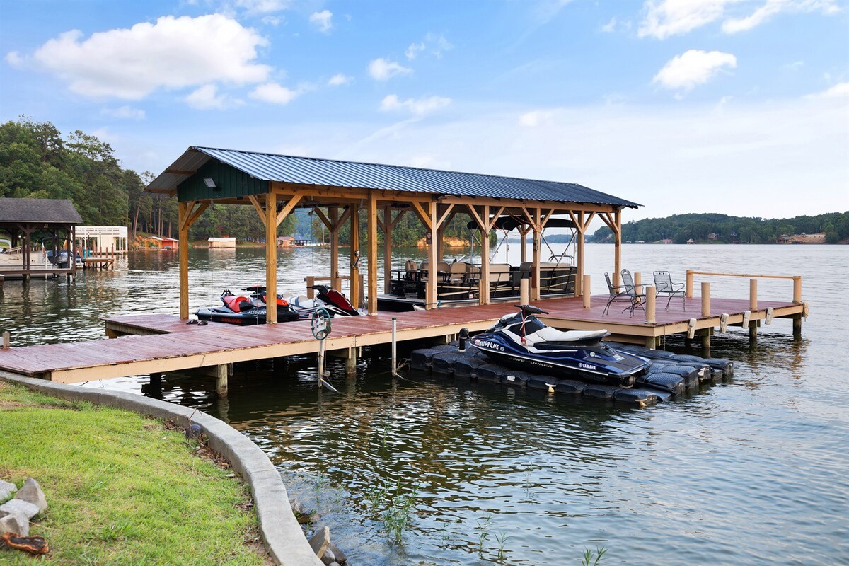 Beautiful New Log Cabin, on the Water, Boat Rental