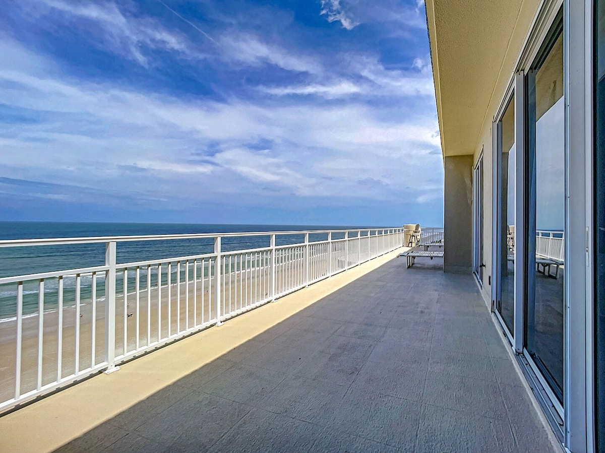 Beachfront Penthouse Condo! Amazing Views! SR802