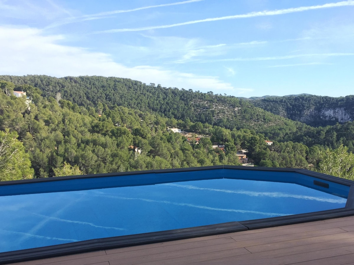 Terravu -距离巴塞罗那35分钟车程，景色迷人，私人泳池和烧烤设施