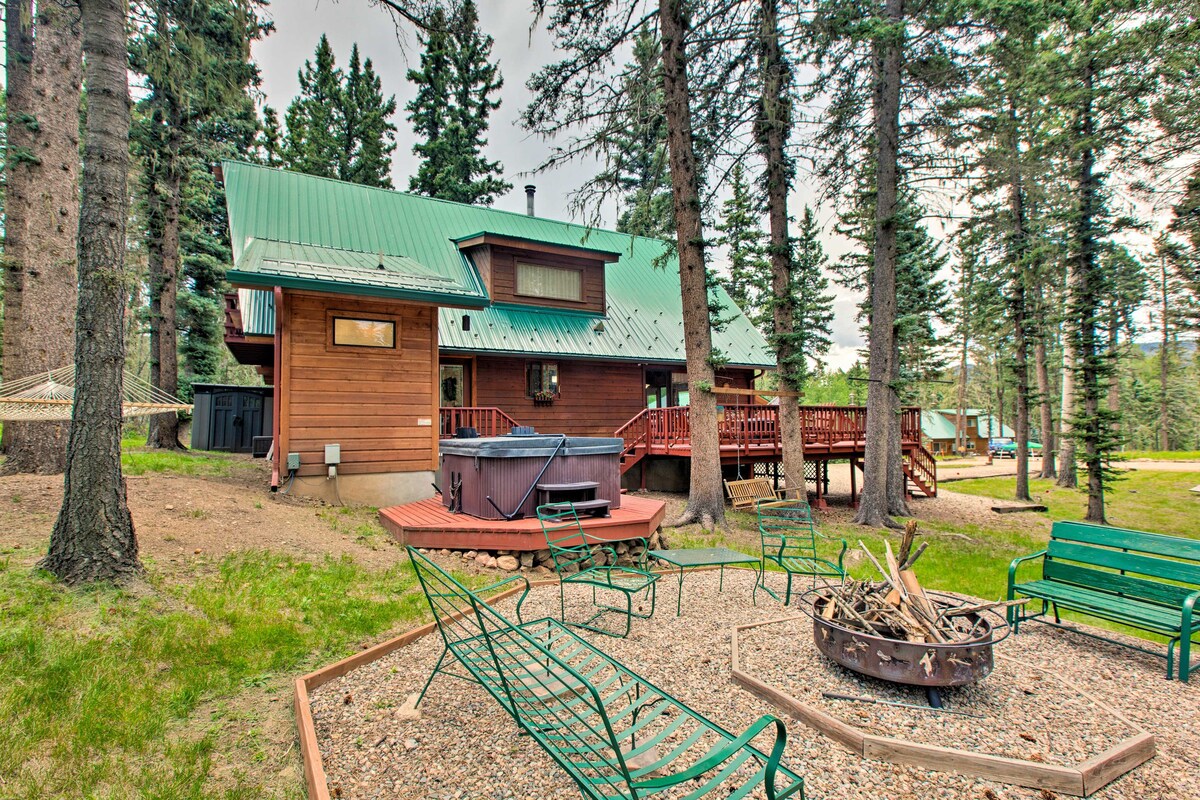 'Angels Envy' ~ Cabin w/Deck: 4 Miles to Ski Lift!