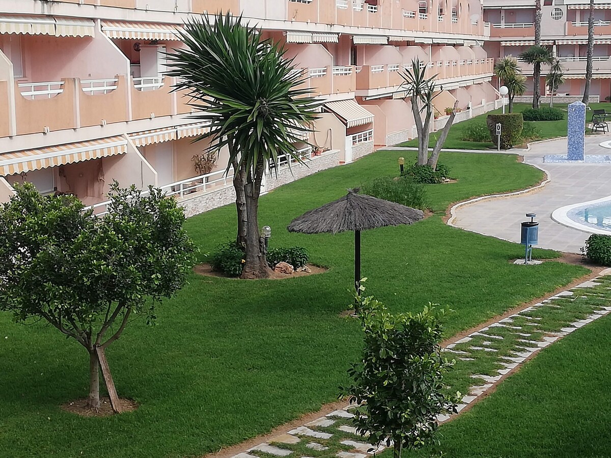 Complejo espectacular, piscina enorme, gran jardín