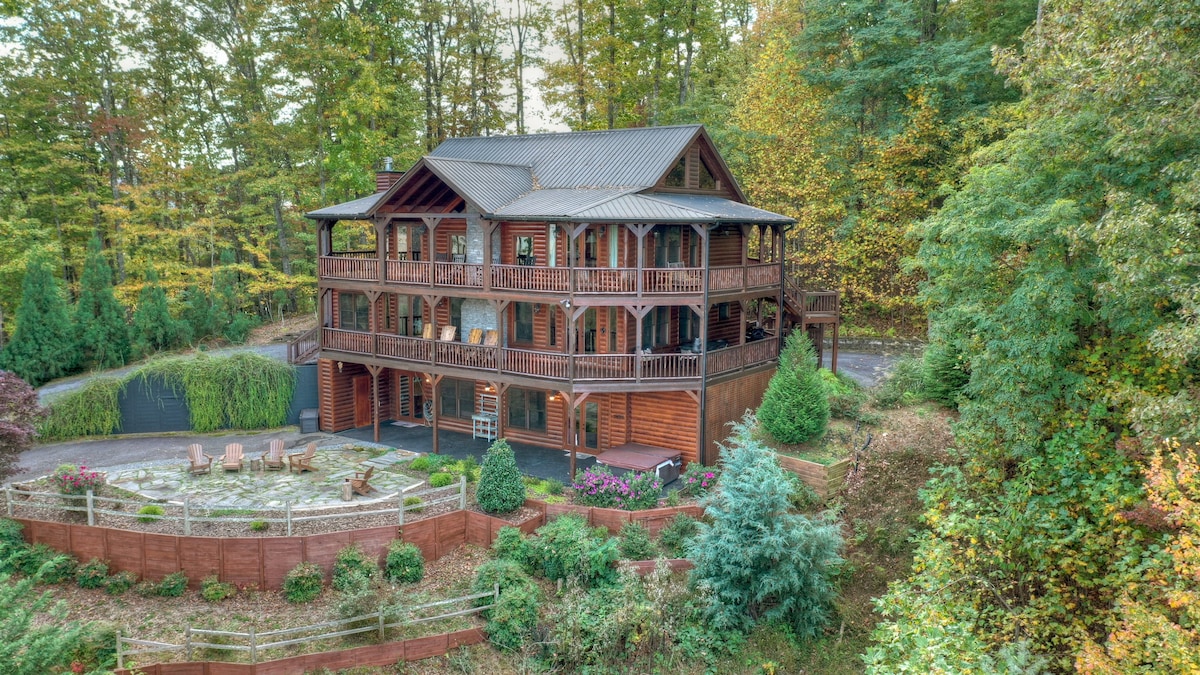 Stunning forested views, hot tub, pool table!