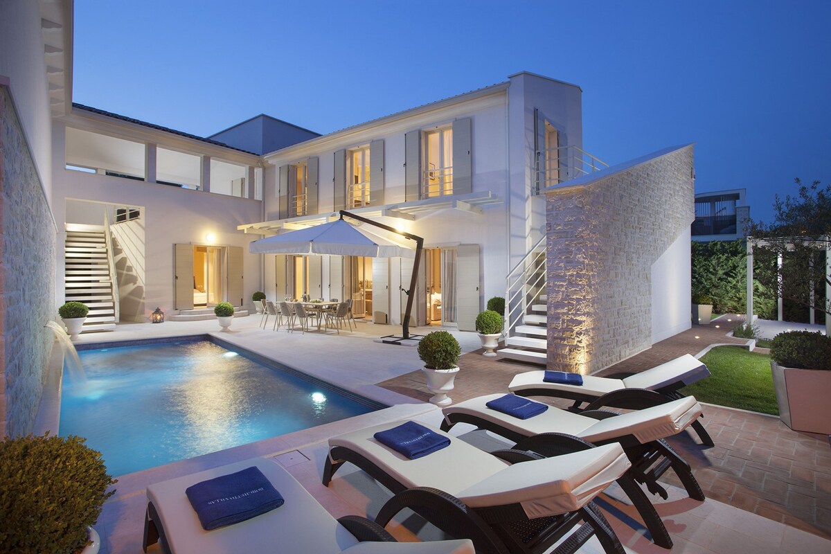 Luxury Villa Frida with private pool in Vabriga