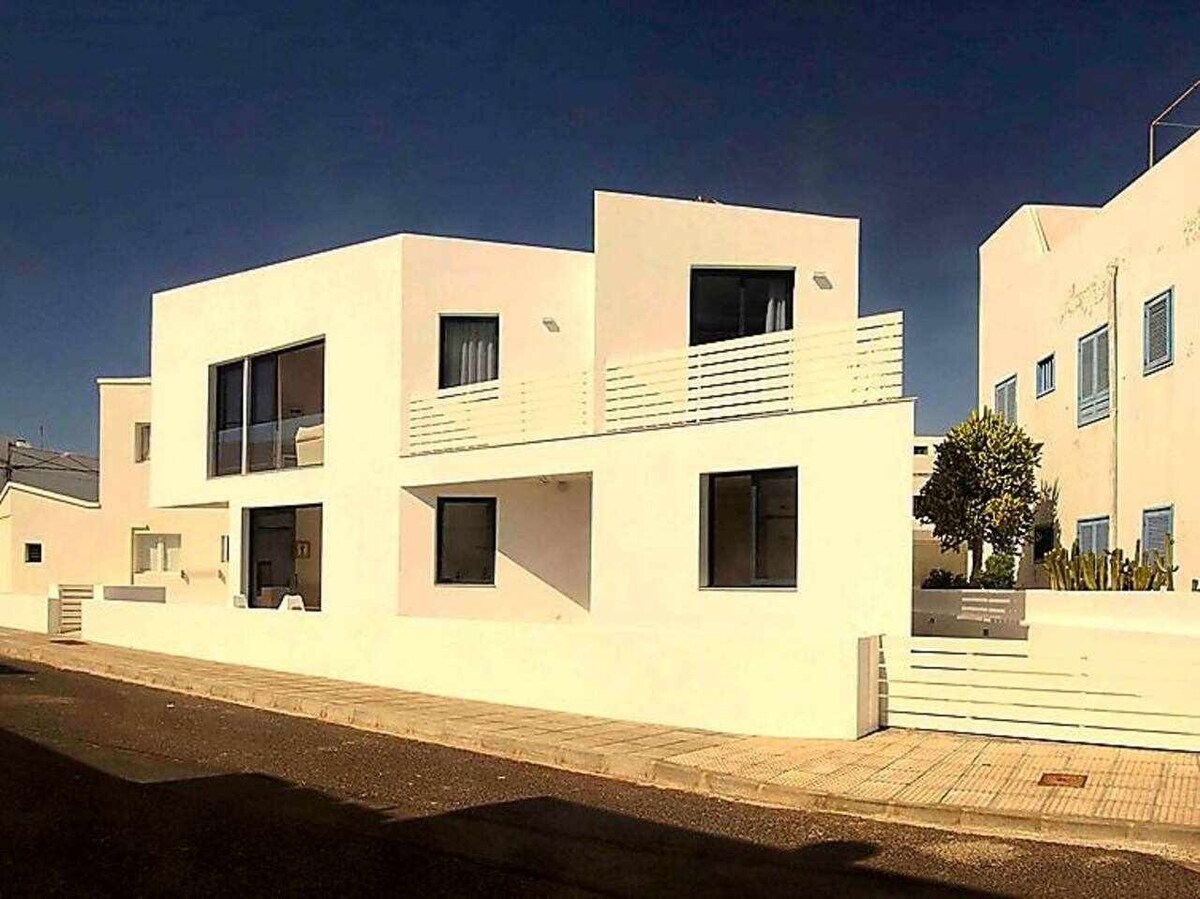 Anclada Alta House in Playa de Arrieta