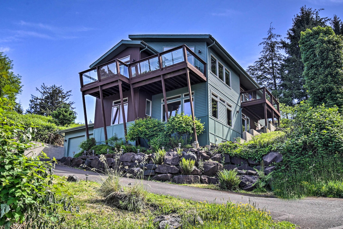 Luxe Coastal Haven w/Beautiful Bay Views & Hot Tub