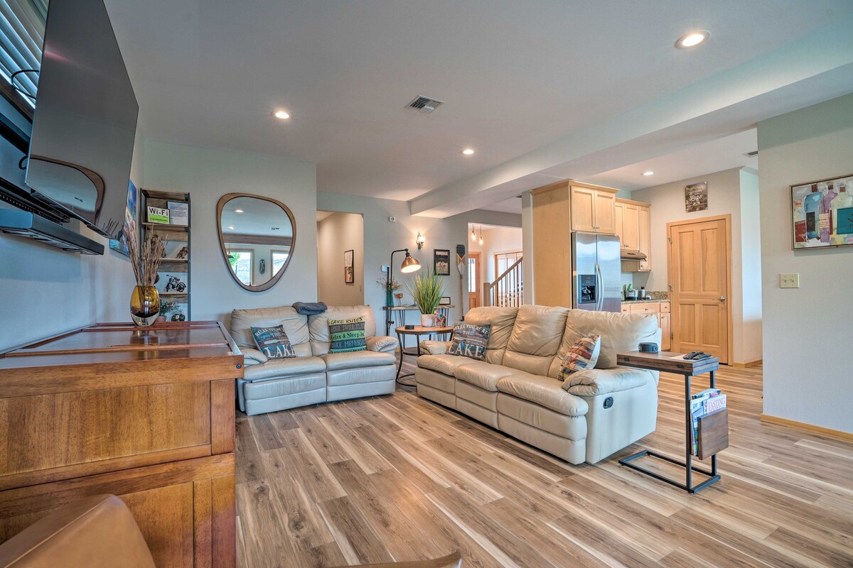 Lake Chelan Home w/ Boat Dock & Slip