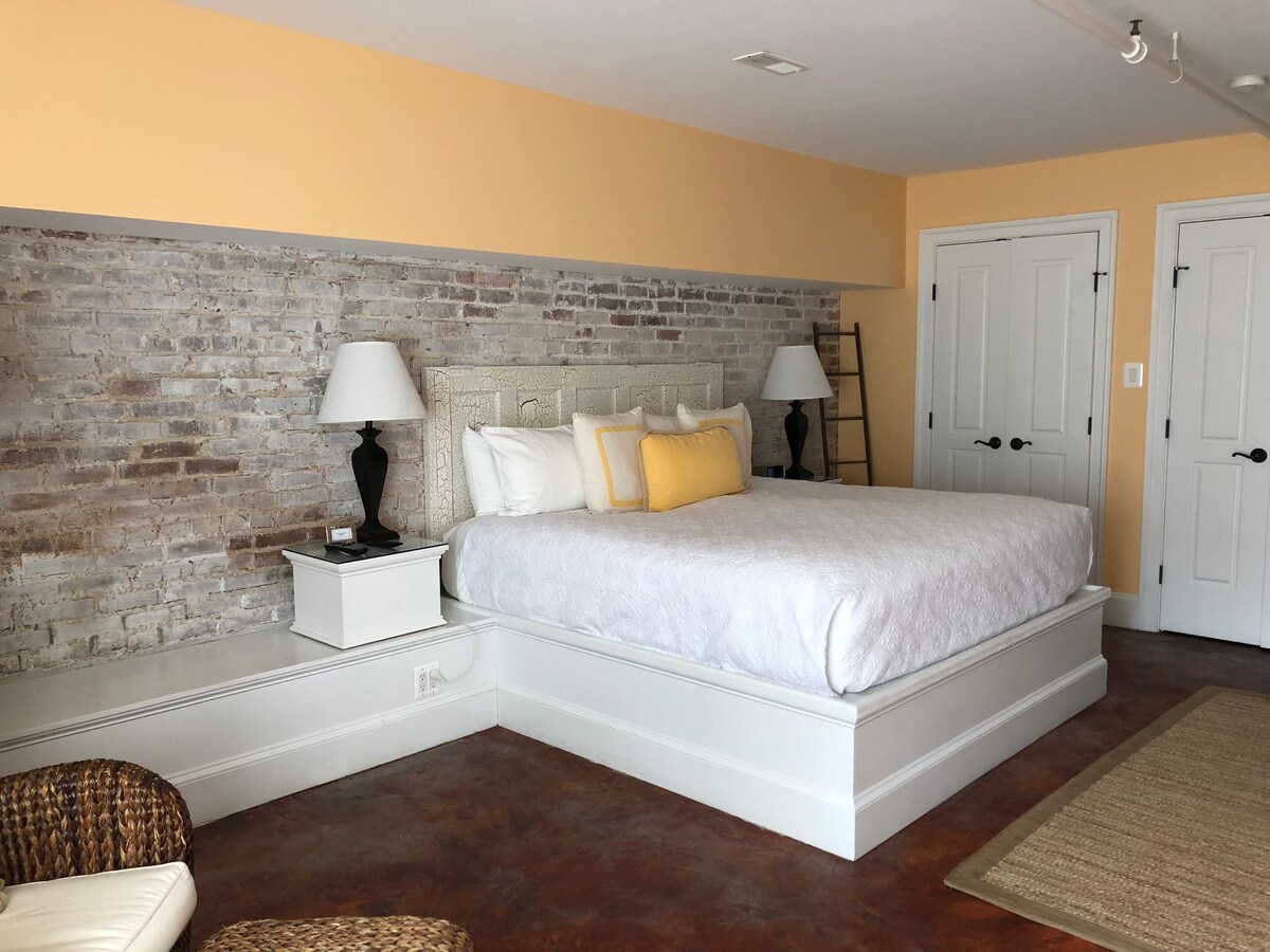 The Sole Suite at 249, Culpeper Downtown