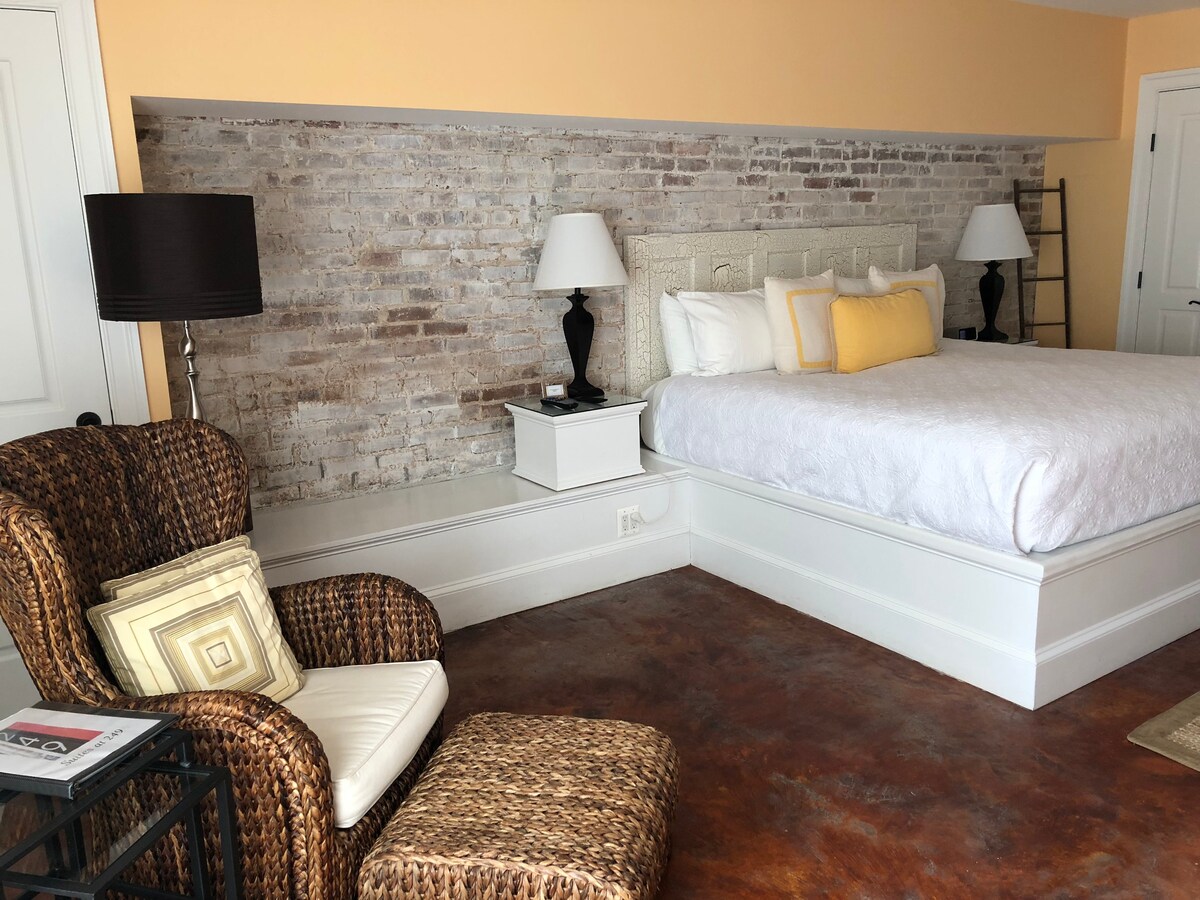 The Sole Suite at 249, Culpeper Downtown