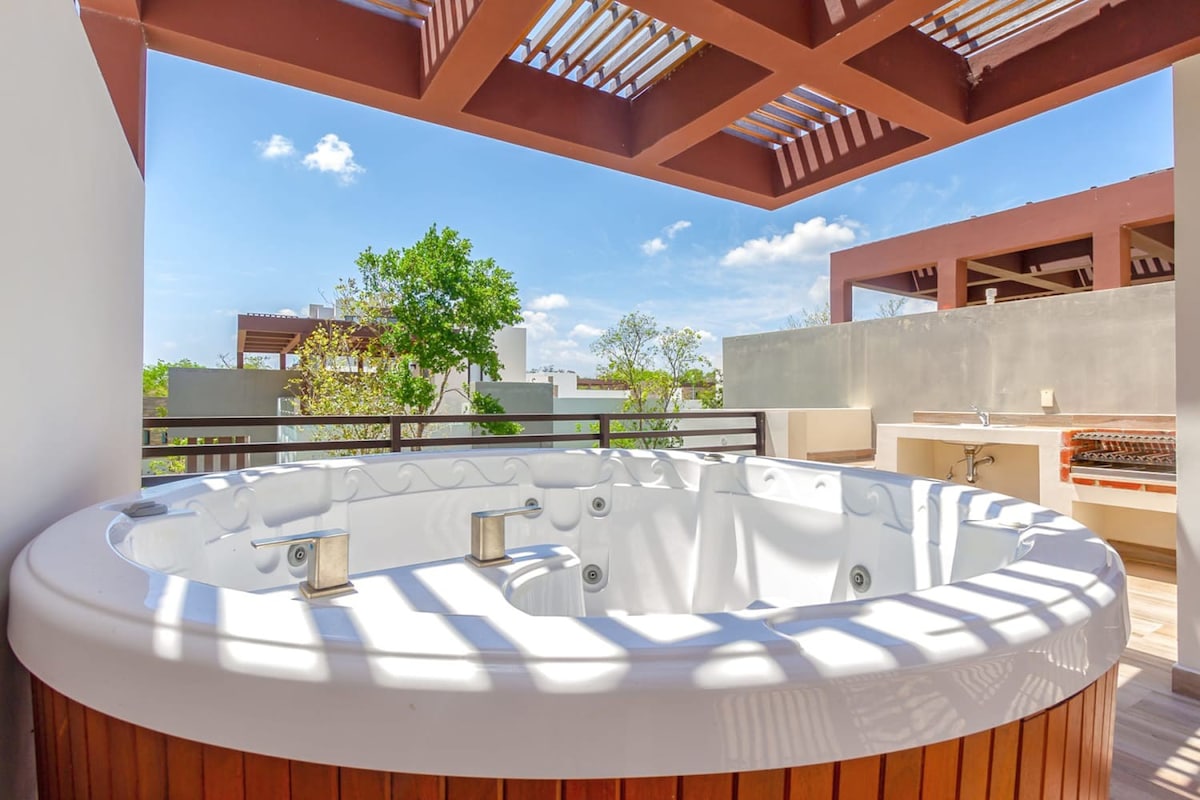 Perfect for families, private rooftop & jacuzzi