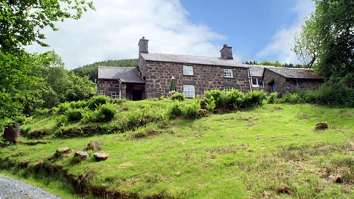 Tyn Y Ceunant, Traditional Rural Snowdonia Cottage