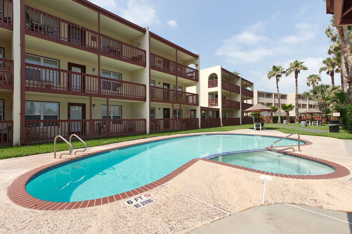 Remodeled condo across the street from the beach with pool and hot tub!