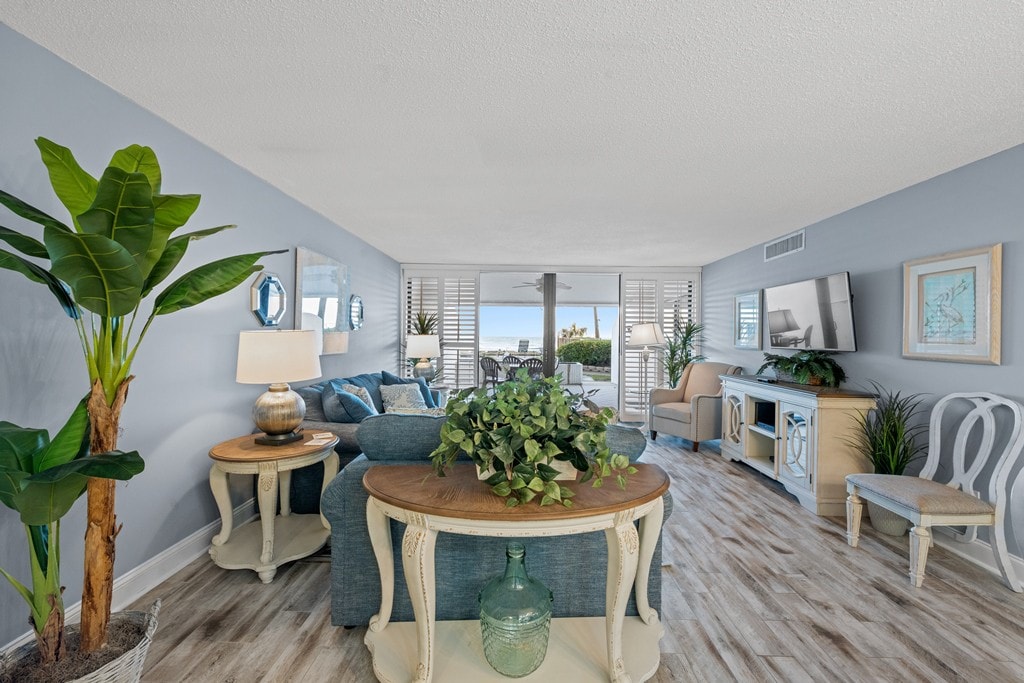 Updated Oceanfront Brigadune 2 Bed Unit