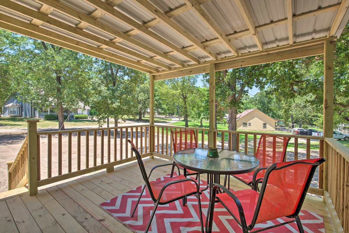 Quaint Home w/ Deck + Grill - Mins to Lake Fork!