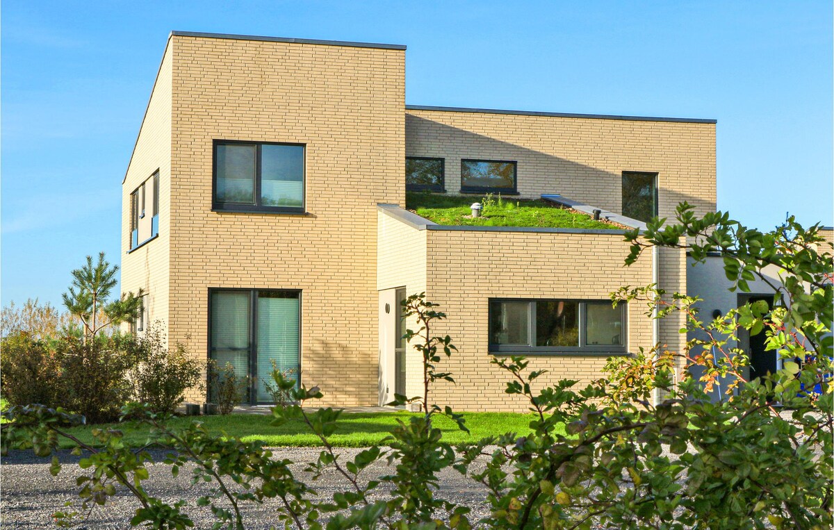 Beautiful home with Sauna, Indoor swimming pool